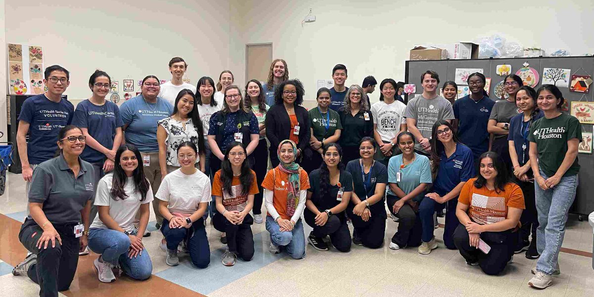 Group photo of student volunteers and Dr. Iyengar who helped out at Refugee and Immigrant Health Fair.