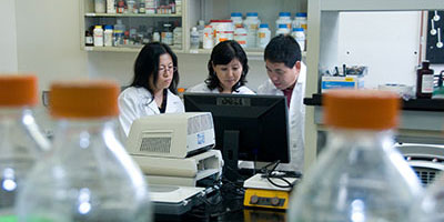 researchers in lab